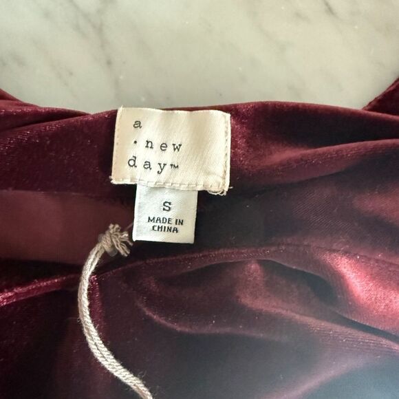 A New Day Faux Velvet Small Brand New With Tags Non Smoking - Picture 8 of 9